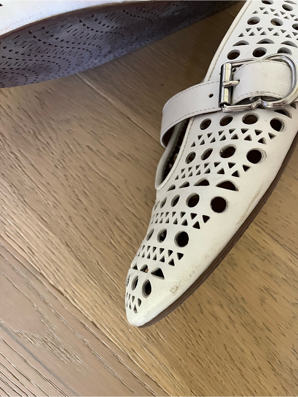 Alaïa Vienne White Laser-Cut Leather Ballet Flats - Picture 6 of 10